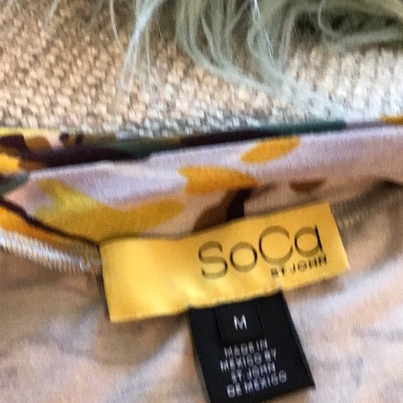 SoCa St. John flutter sleeve t, loose elastic bottom, size M - Picture 8 of 9